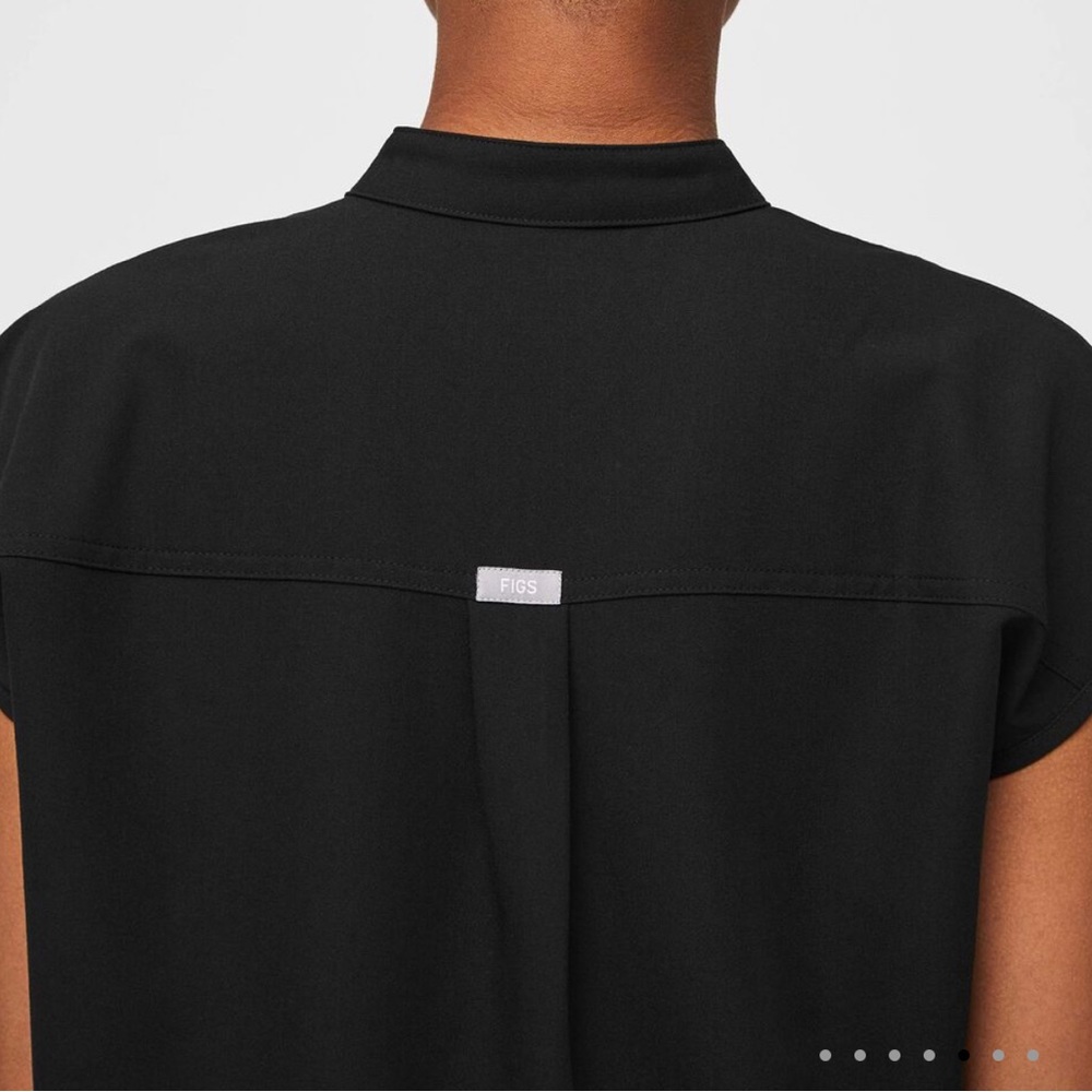 Barely worn oversized Figs scrub top. Black